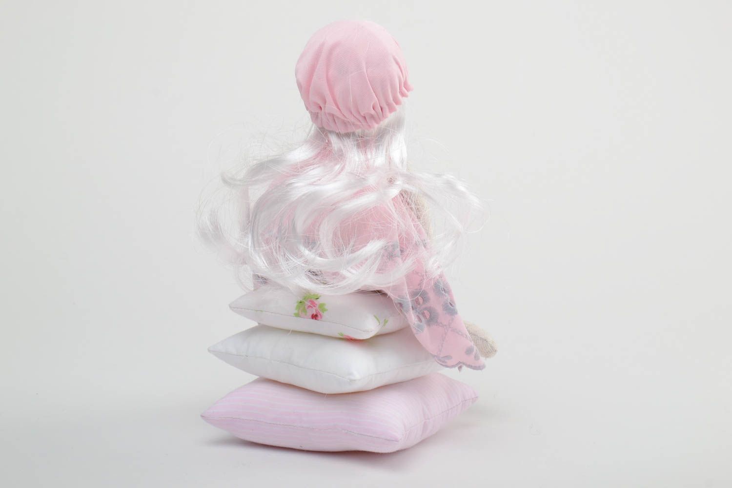 Juguete de tela de lino y algodón artesanal con forma de princesa en almohadas foto 4