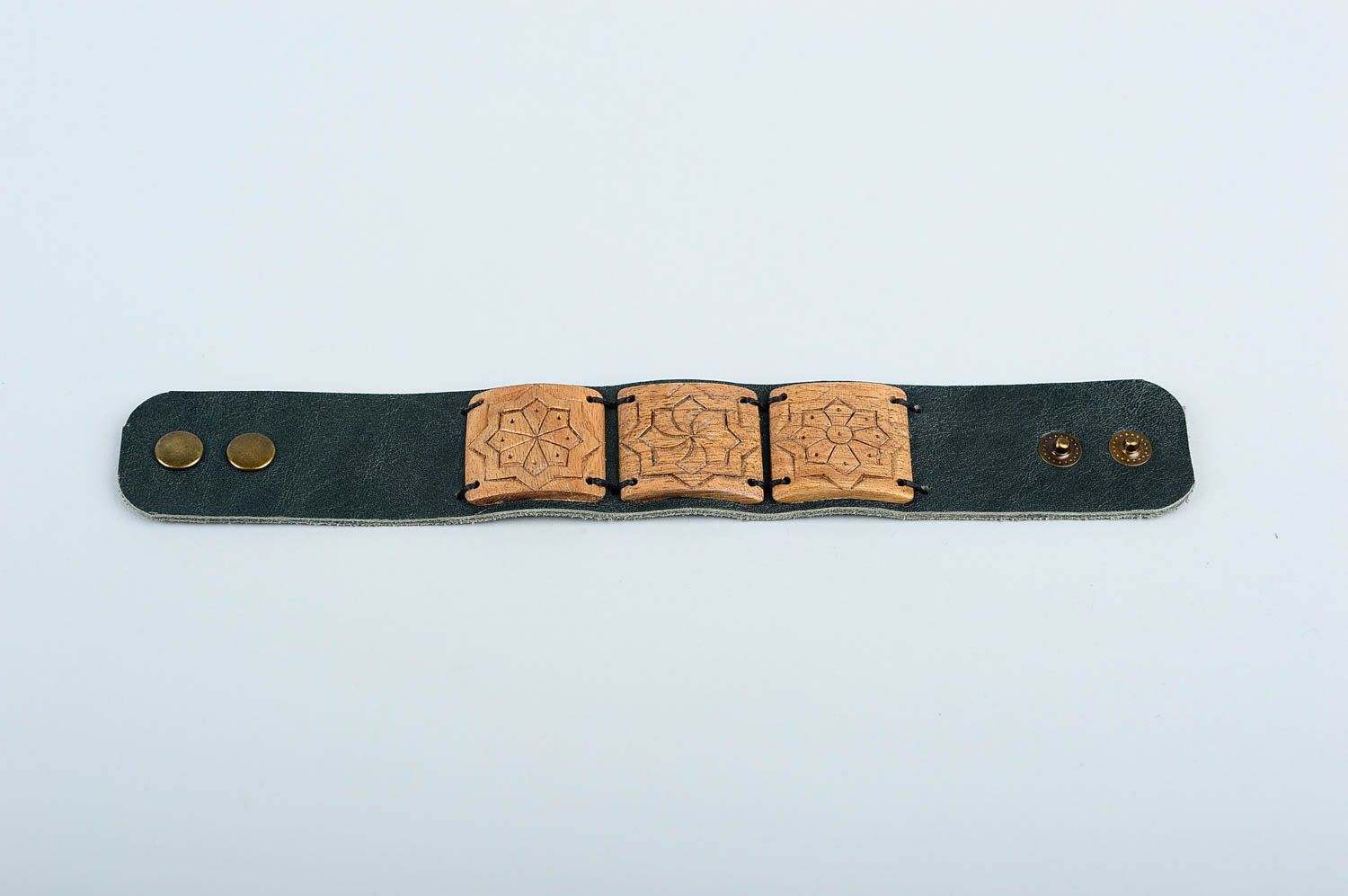 Зеленое украшение из кожи ручной работы браслет на руку кожаный браслет фото 2