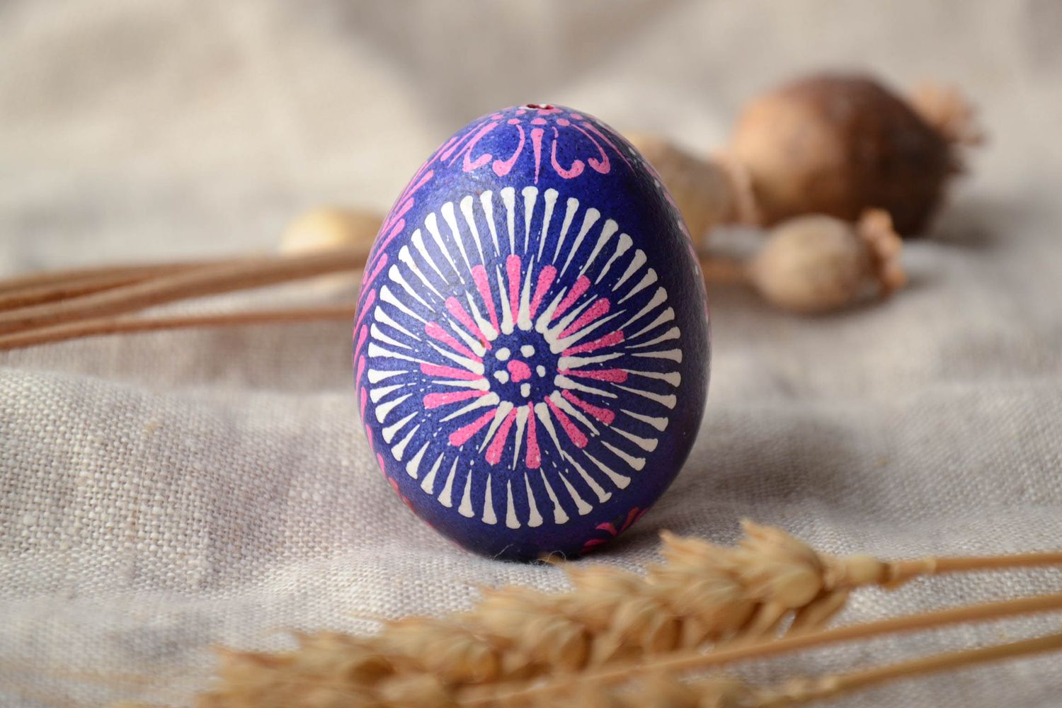 Декоративное яйцо ручной работы в лемковском стиле  фото 1
