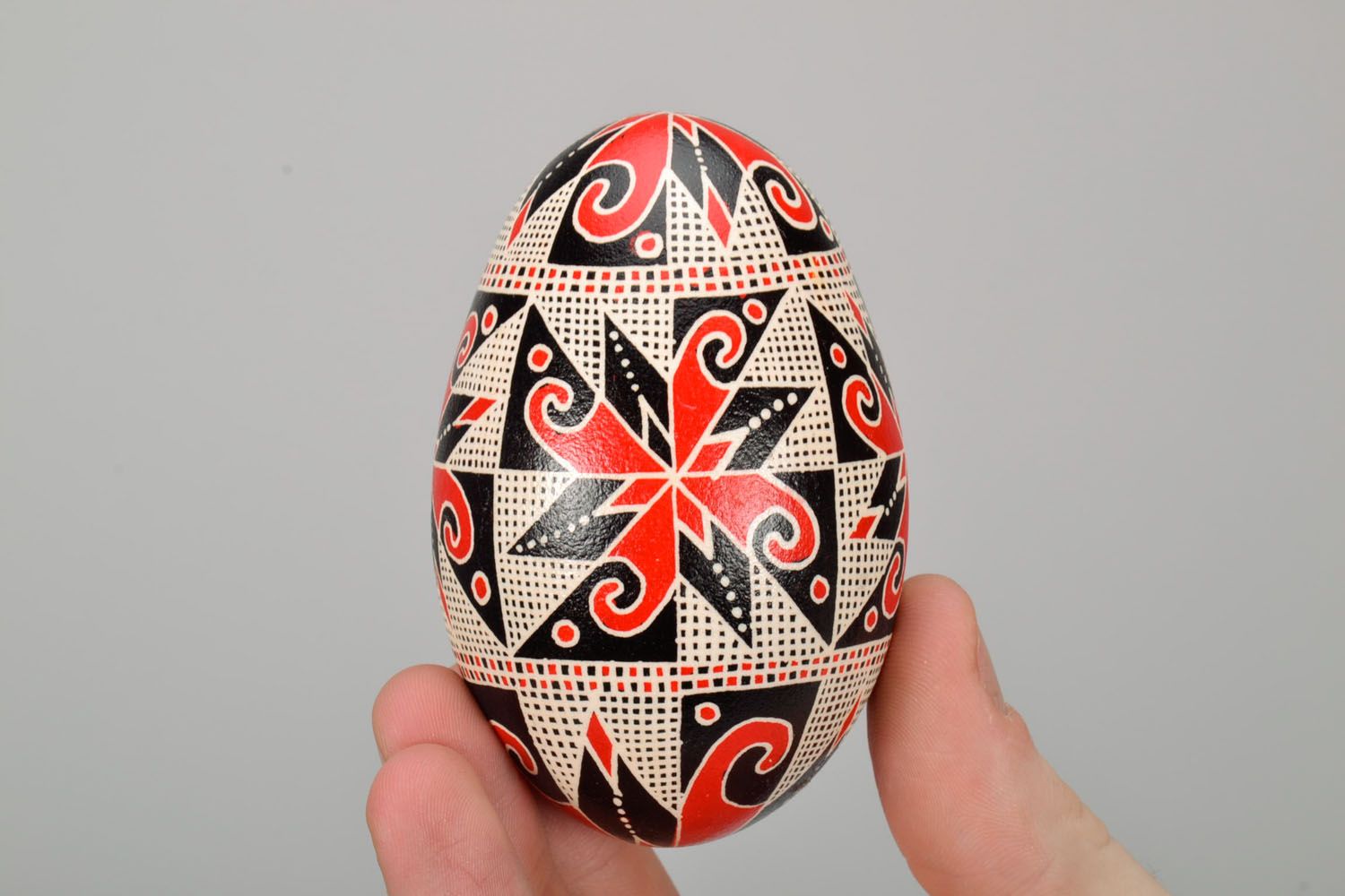 Oeuf de Pâques décoratif fait main original peint avec bel ornement ethnique photo 5
