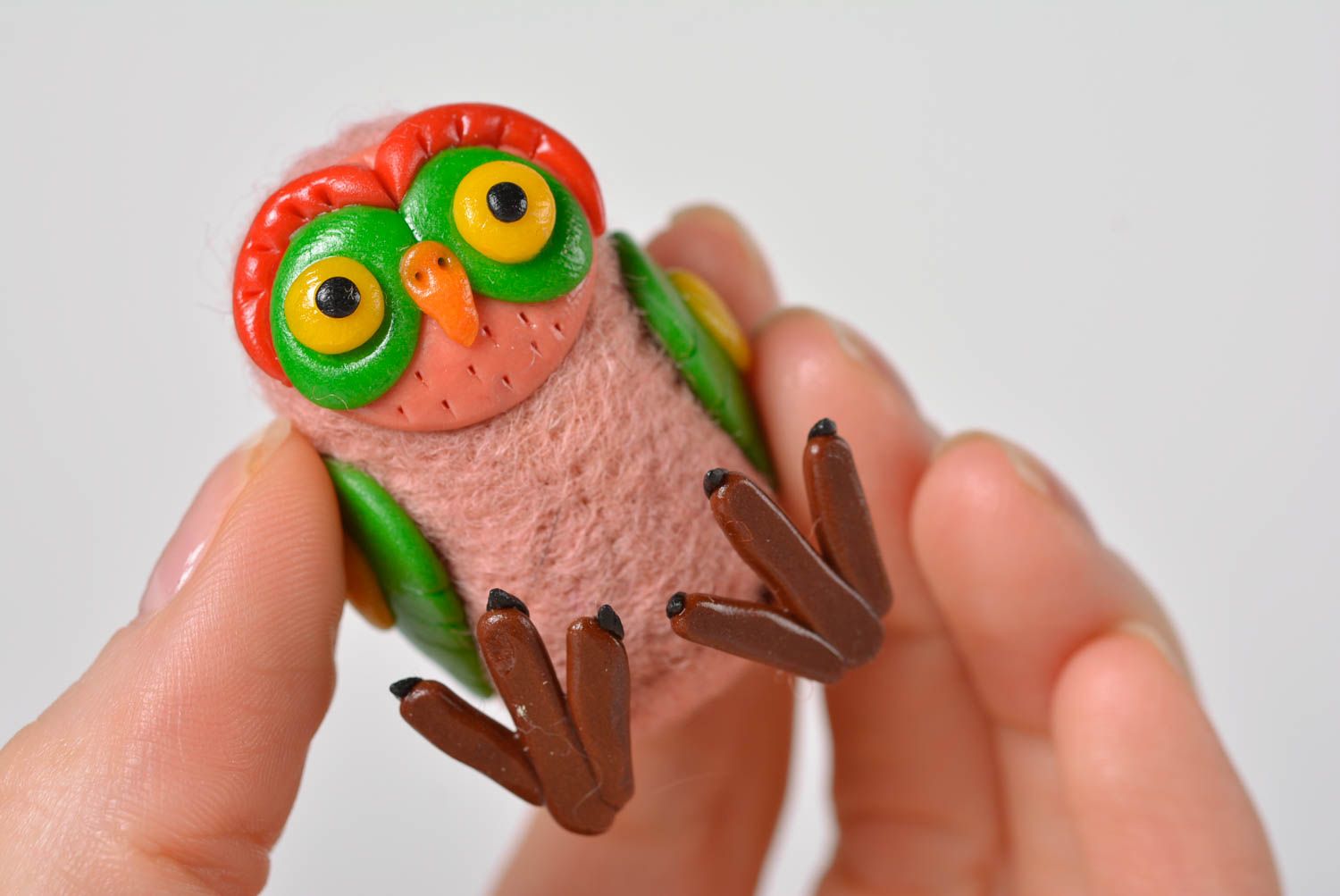 Игрушка из шерсти валяная игрушка ручной работы сова фигурка из пластики цветная фото 4
