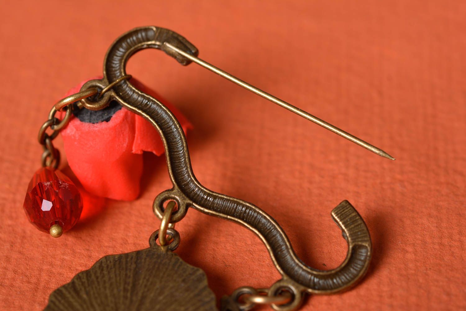 Broche épingle faite main vintage en métal accessoire pour femme Pavot rouge photo 3