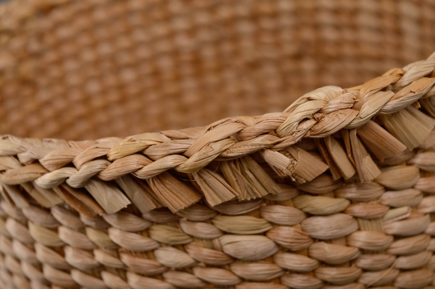 Round reedmace basket purse photo 2
