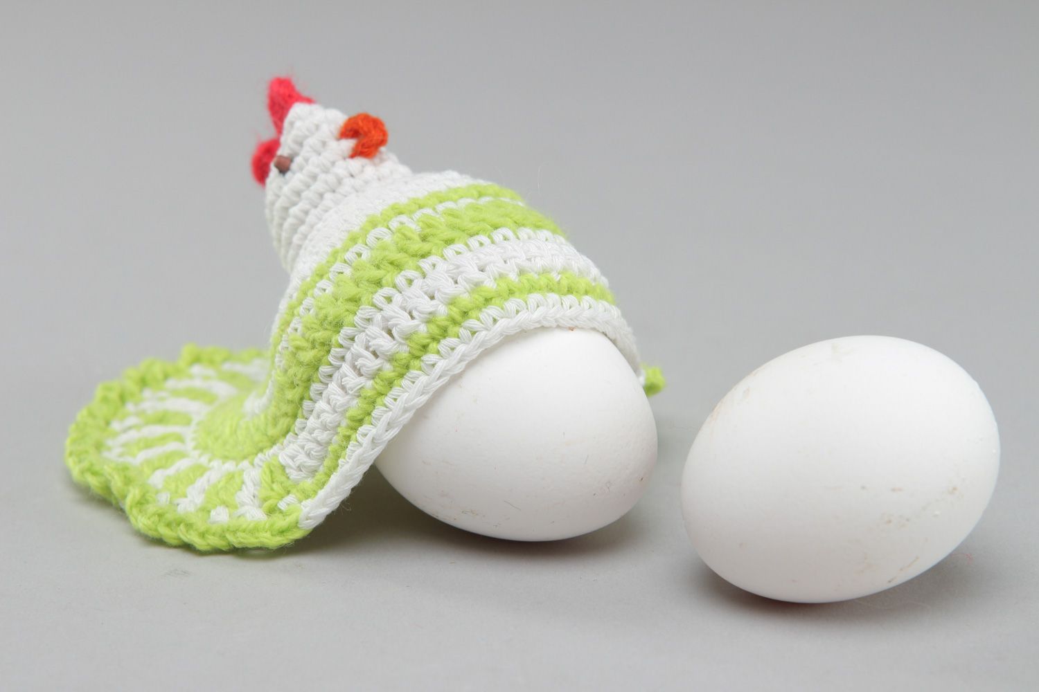 Handgemachtes kleines gehäkeltes Huhn Eierwärmer für ein Ei aus Wolle zu Ostern foto 3