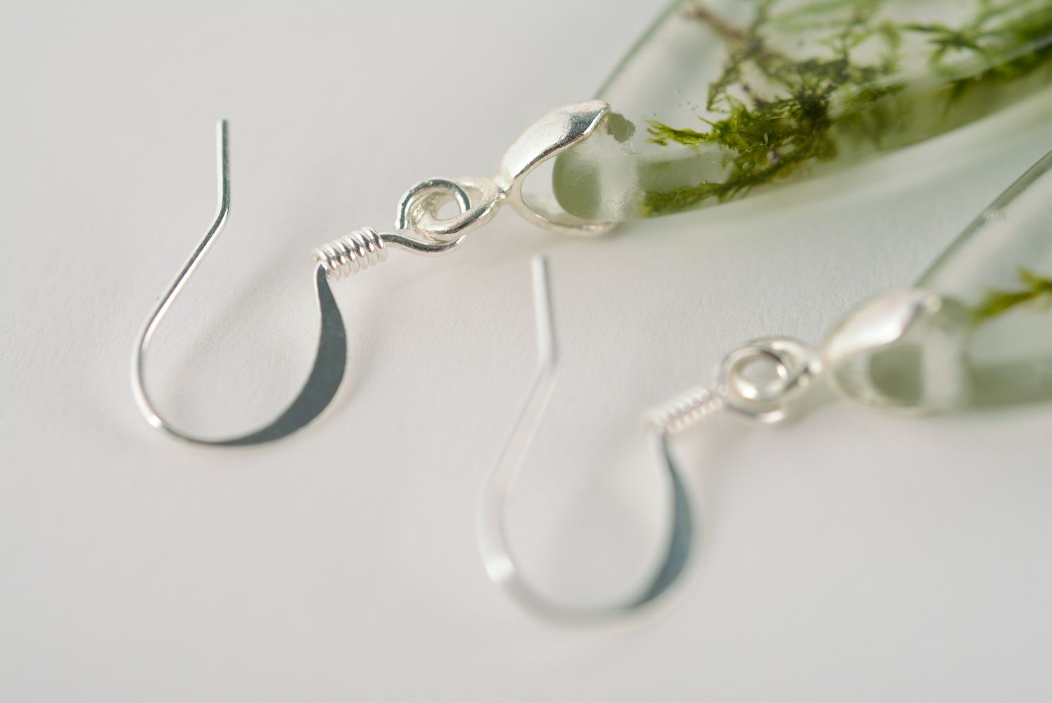 Handmade drop earrings with moss coated with epoxy resin photo 5