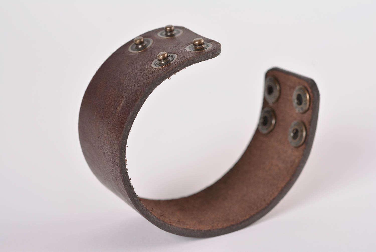 Bracelet cuir large marron fait main Bijoux originaux Accessoire pour femme photo 4