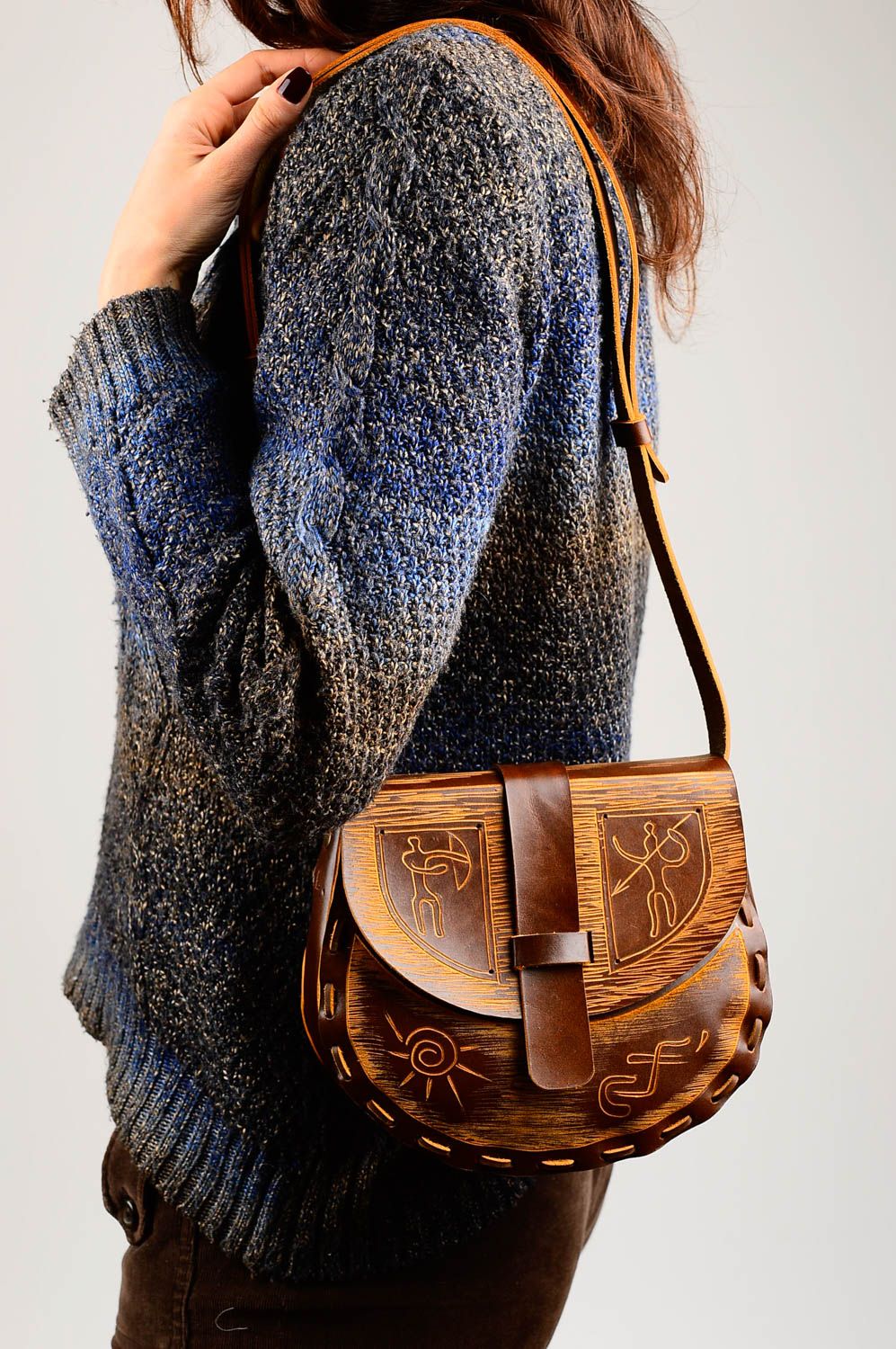 Сумка ручной работы сумка на плечо авторская кожаная сумка для женщин стильная фото 2