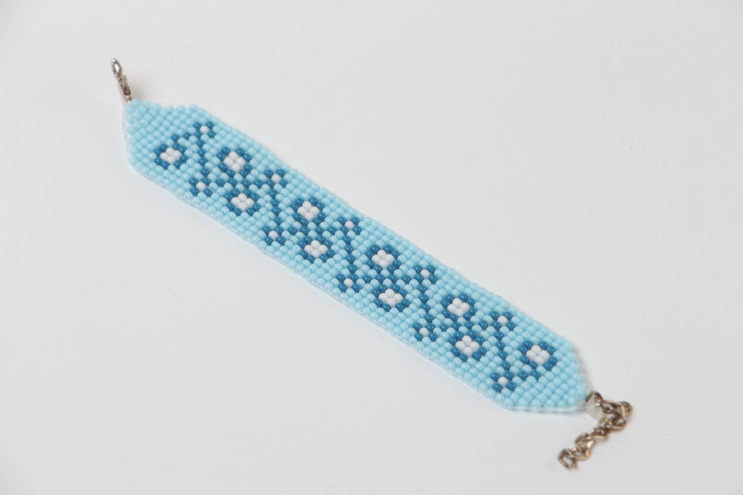 Голубой браслет из бисера широкий красивый на цепочке ручной работы в этно-стиле фото 2