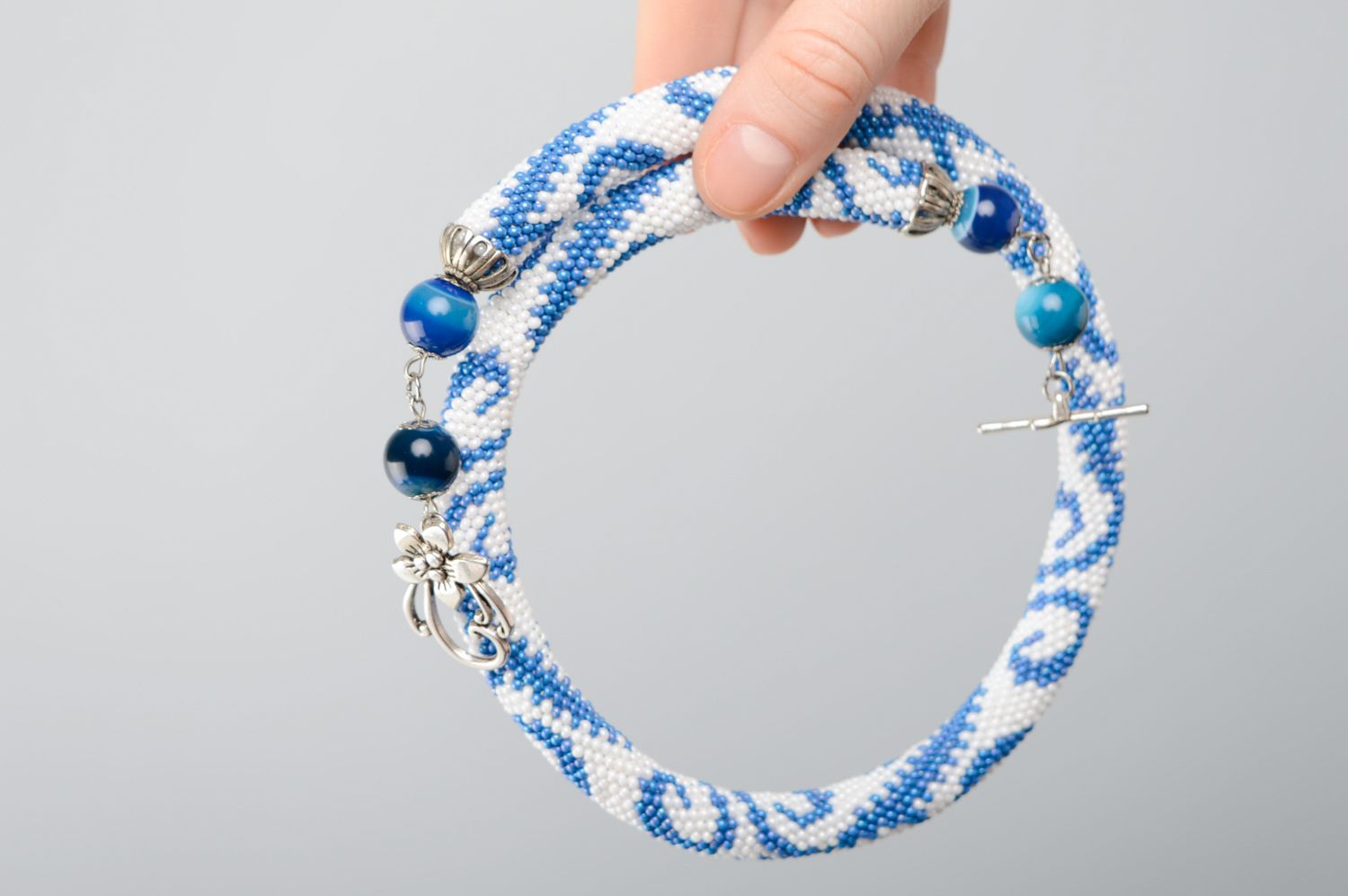 Blue and white beaded cord necklace with figured fastener photo 4