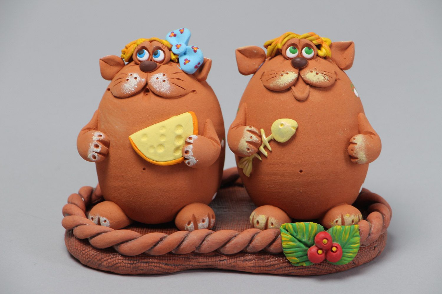 Salero y pimentero artesanales de cerámica con forma de gatos gordos 2 piezas  foto 2