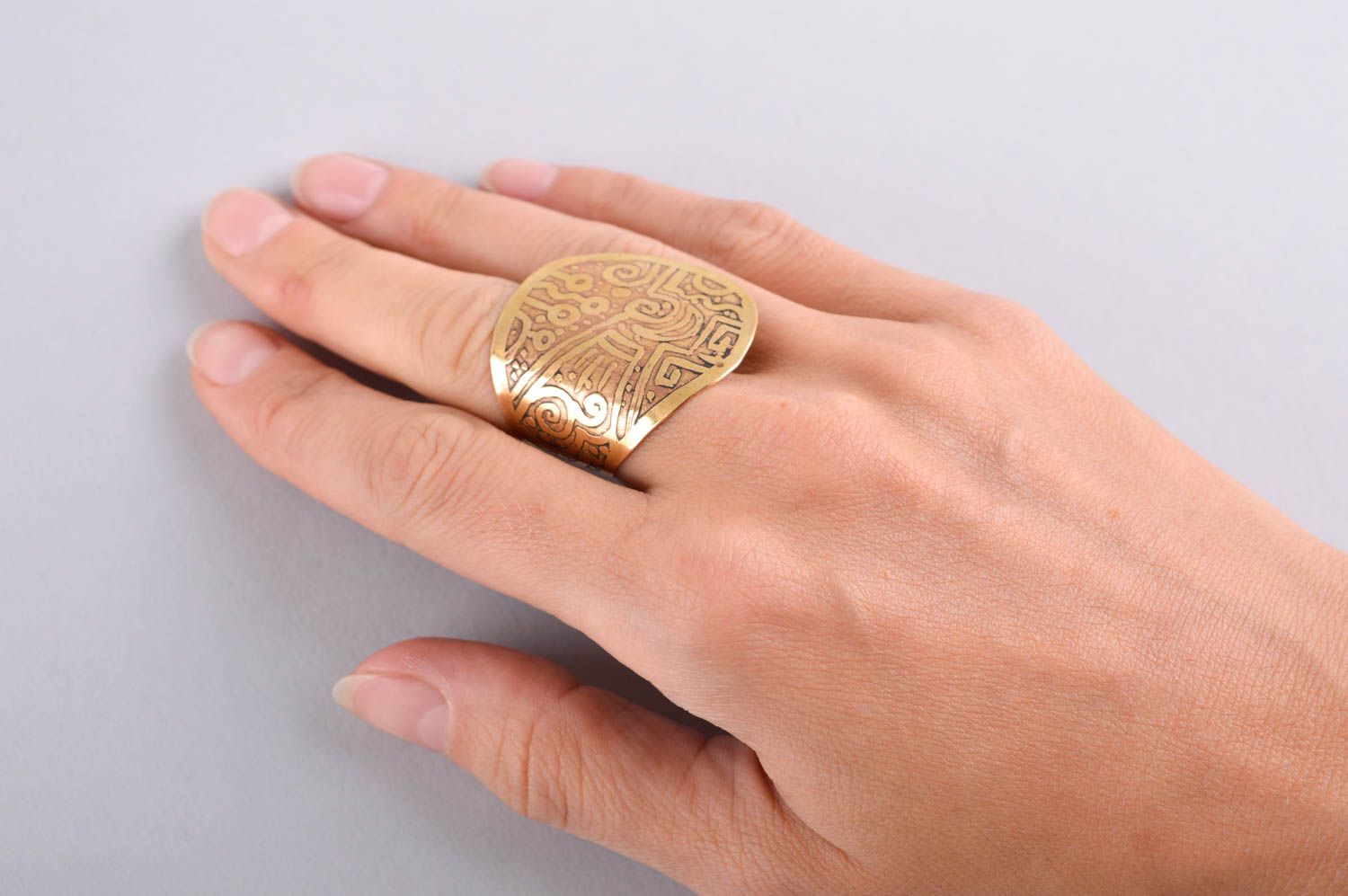 Кольцо ручной работы кольцо из латуни большое с узорами металлическое украшение фото 5