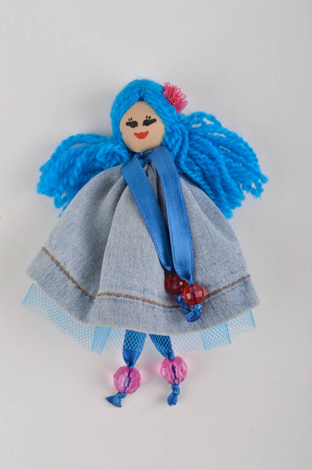 Broche poupée Bijou fantaisie fait main Accessoire femme en tulle jean et satin photo 2