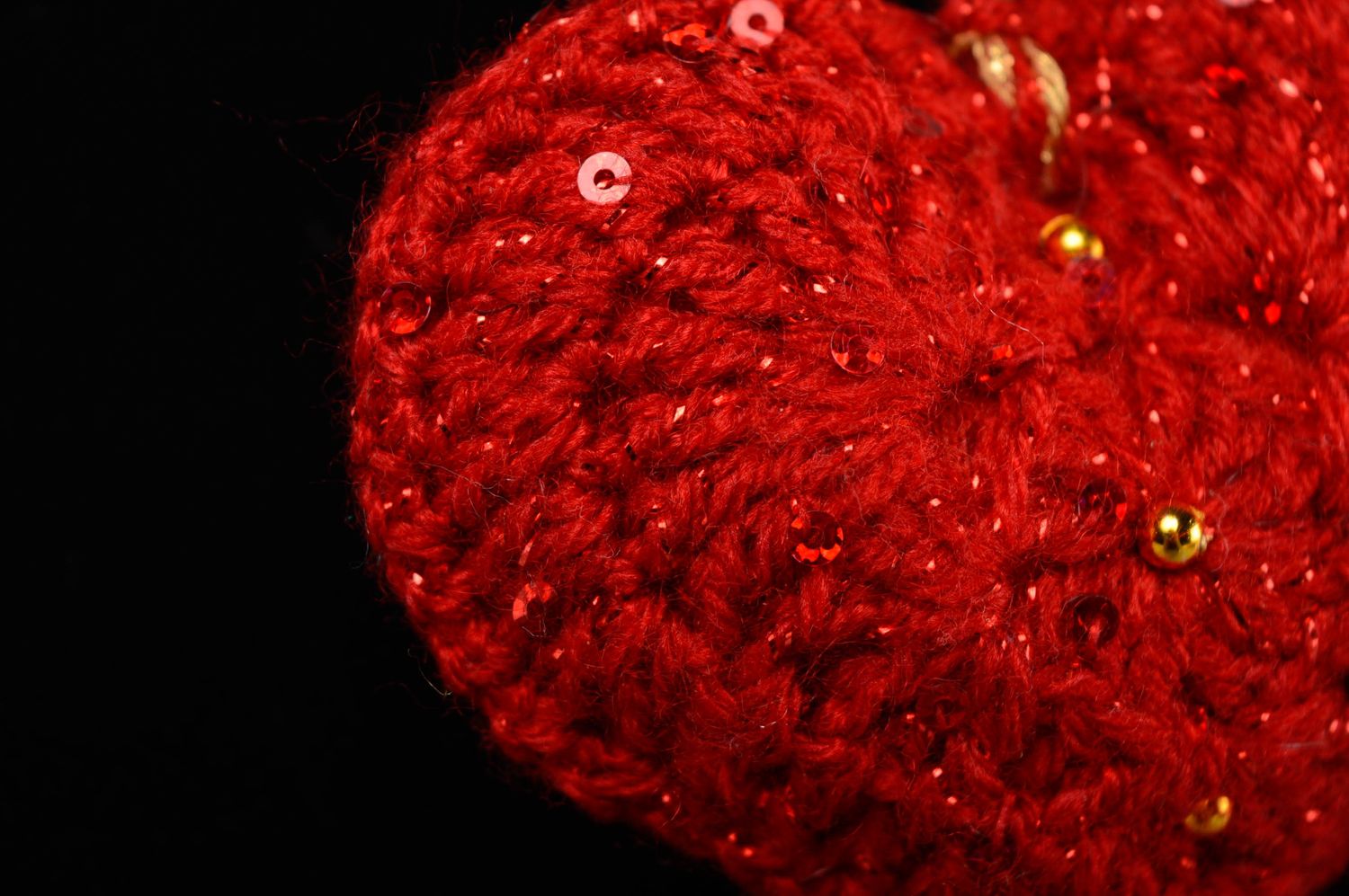 Red crochet heart pendant photo 4