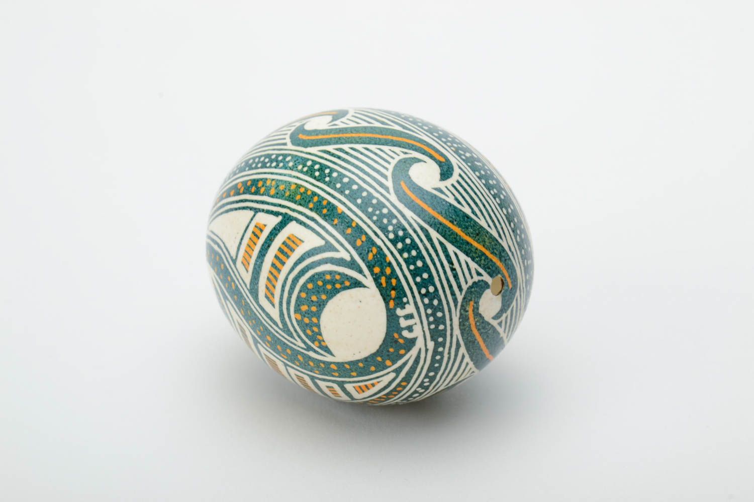 Handbemaltes dekoratives Osterei mit Muster i m ethnischen Stil in Grün foto 4