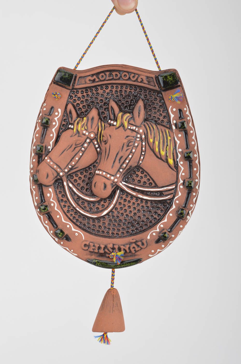 Interieur Anhänger Hufeisen aus rotem Ton mit Pferden künstlerisch handmade foto 3