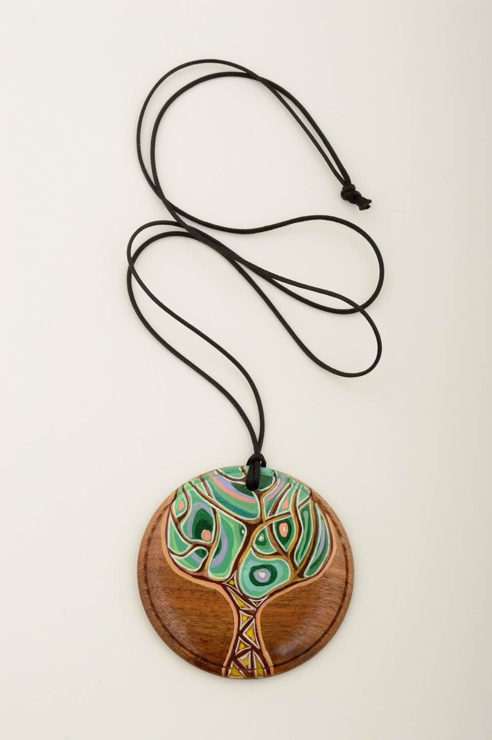 Кулон ручной работы аксессуар из дерева украшение на шею с росписью акварелью фото 3