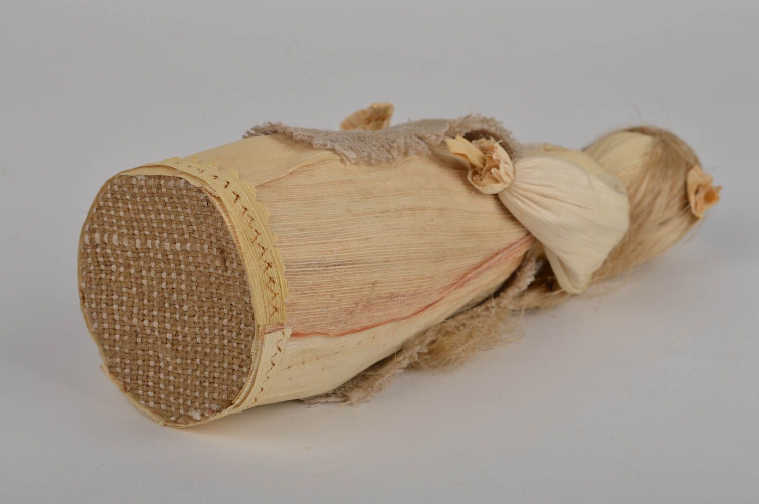 Figurine de femme ethnique faite main en feuilles de maïs écologique originale photo 4