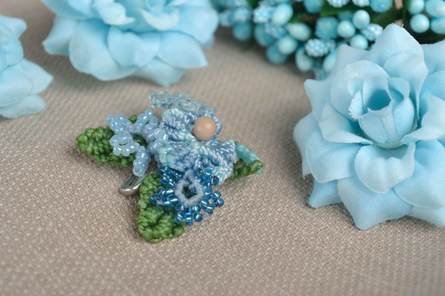 Плетеная брошь украшение ручной работы брошь цветок небольшая голубая красивая фото 1