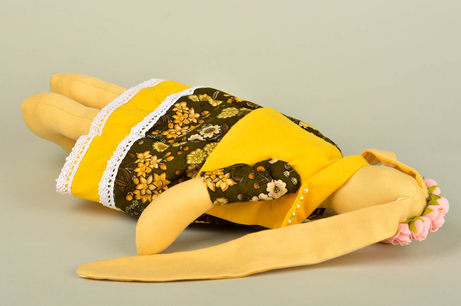 Coneja de peluche hermosa hecha a mano juguete de tela regalo original para niña foto 3