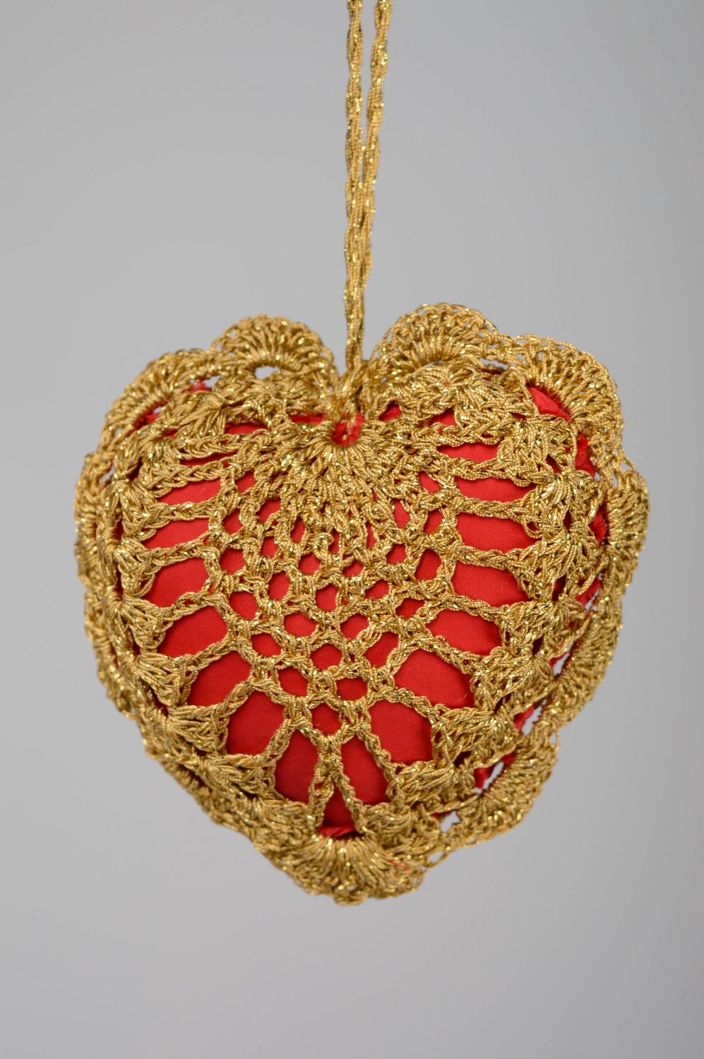 Suspension décorative Coeur d'or au crochet photo 1