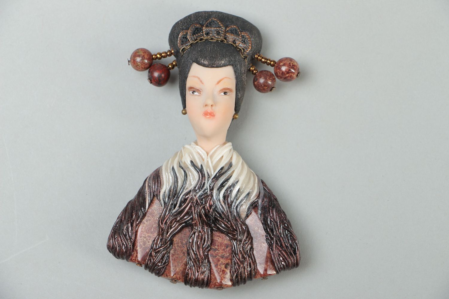 Brooch in the shape of geisha with jasper photo 1