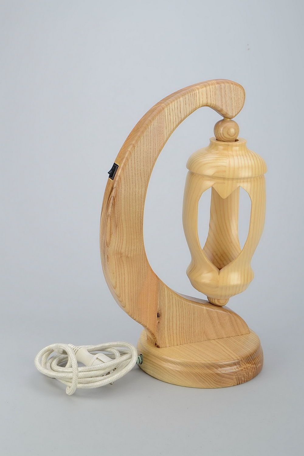 Lampe de table en bois photo 4