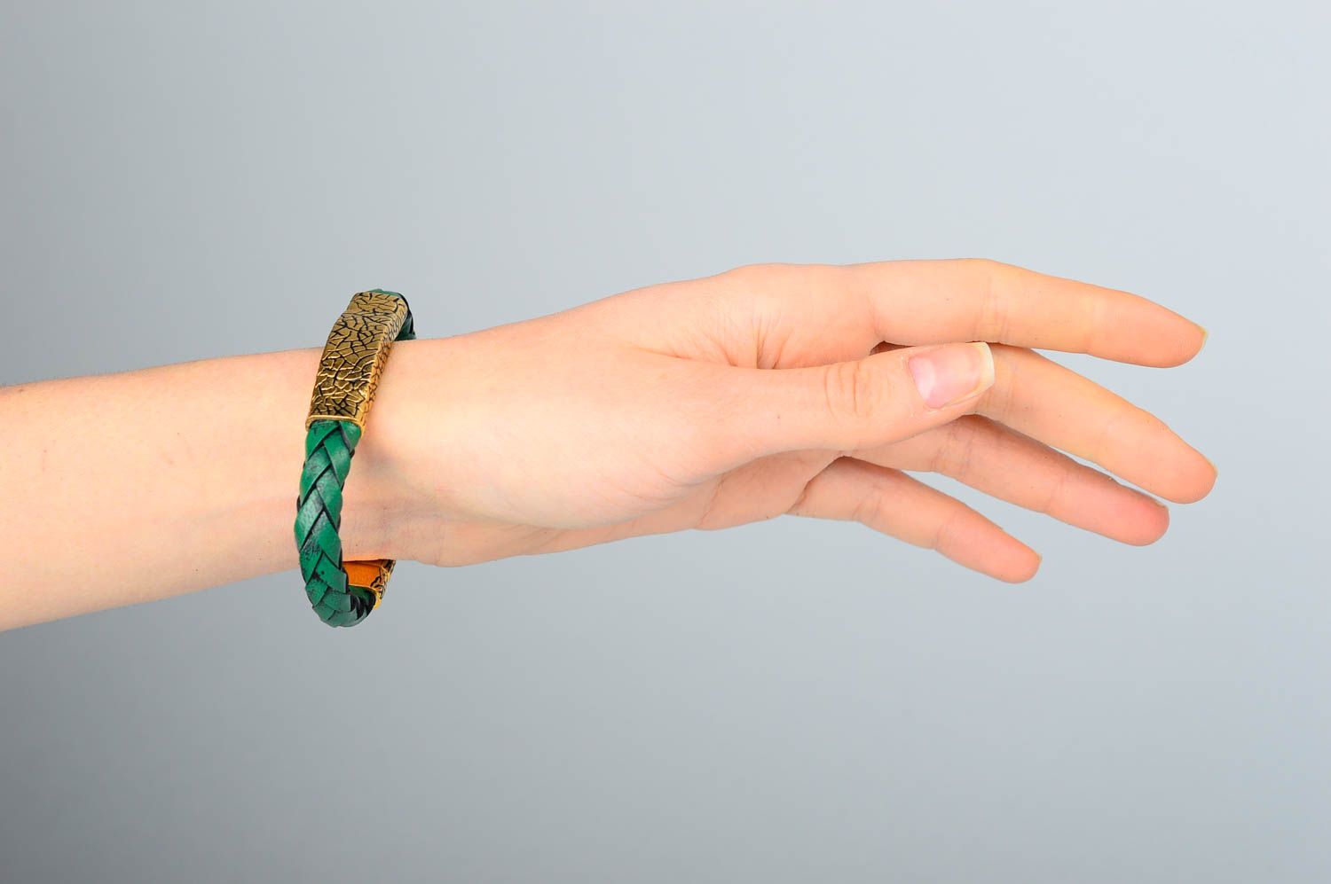 Кожаный браслет хэнд мэйд браслет на руку зеленый женское украшение из кожи фото 2