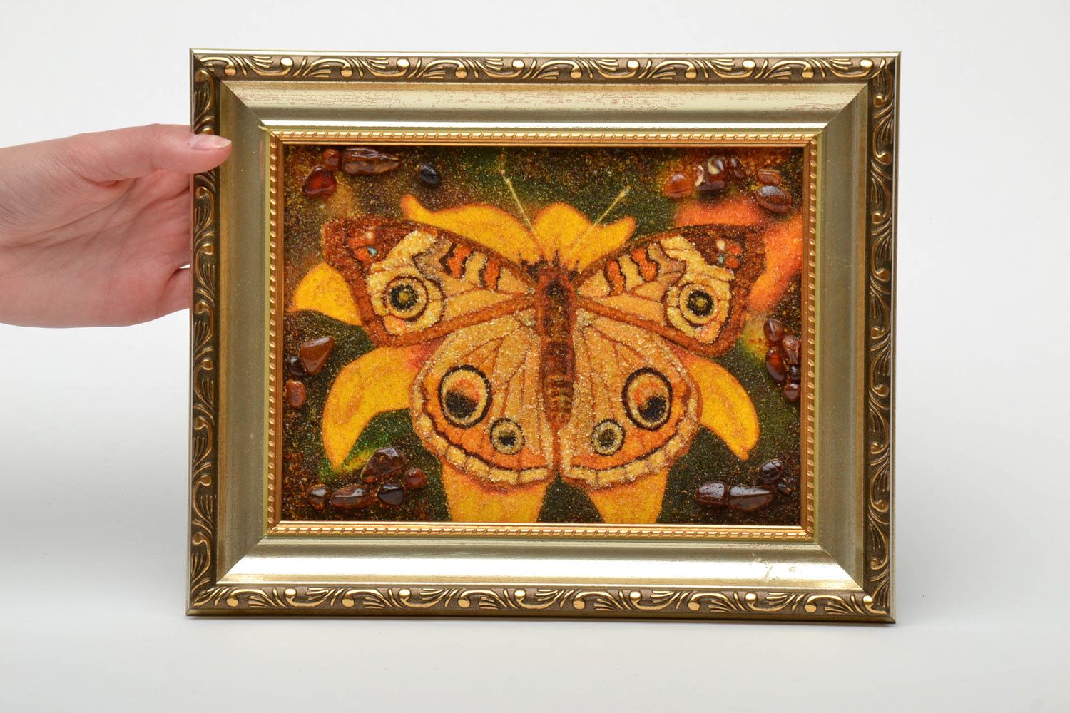 Картина на стену с янтарем в пластиковой рамке Бабочка фото 5