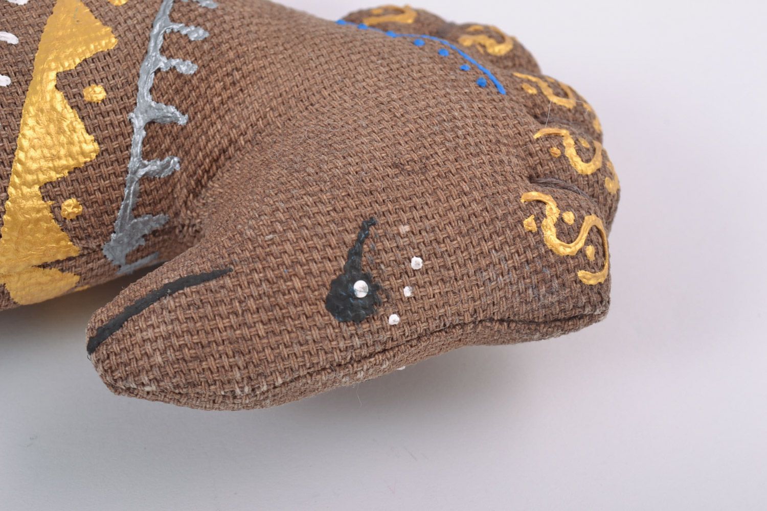 Peluche en tissu faite main cheval brun avec broderie jouet écologique photo 2