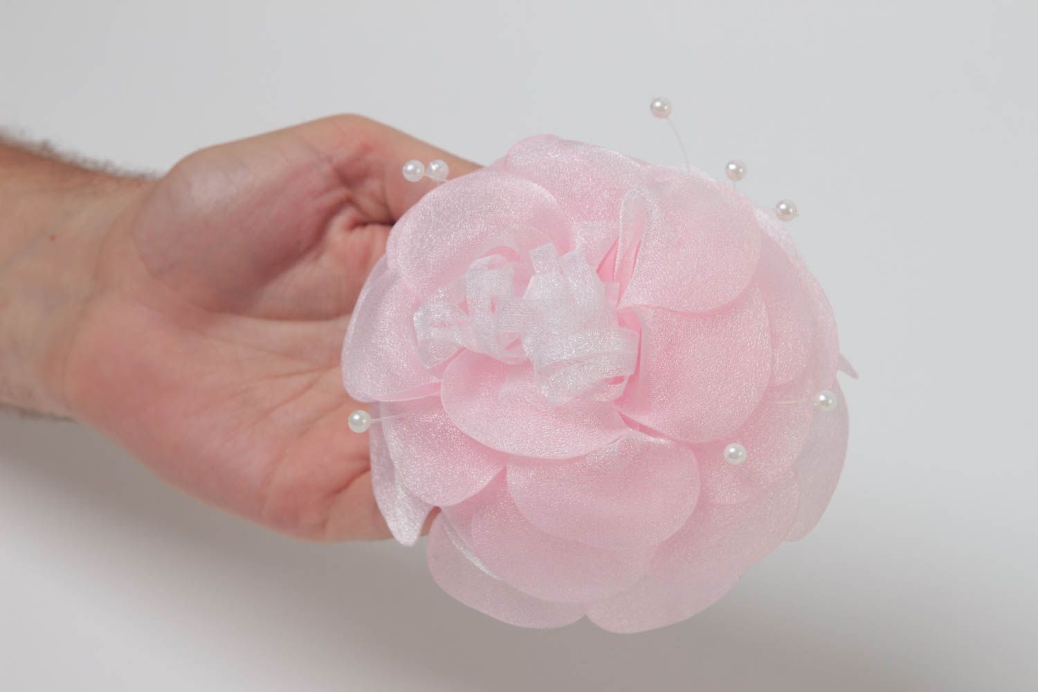 Розовая резинка для волос из органзы в технике гильоширования ручной работы фото 5