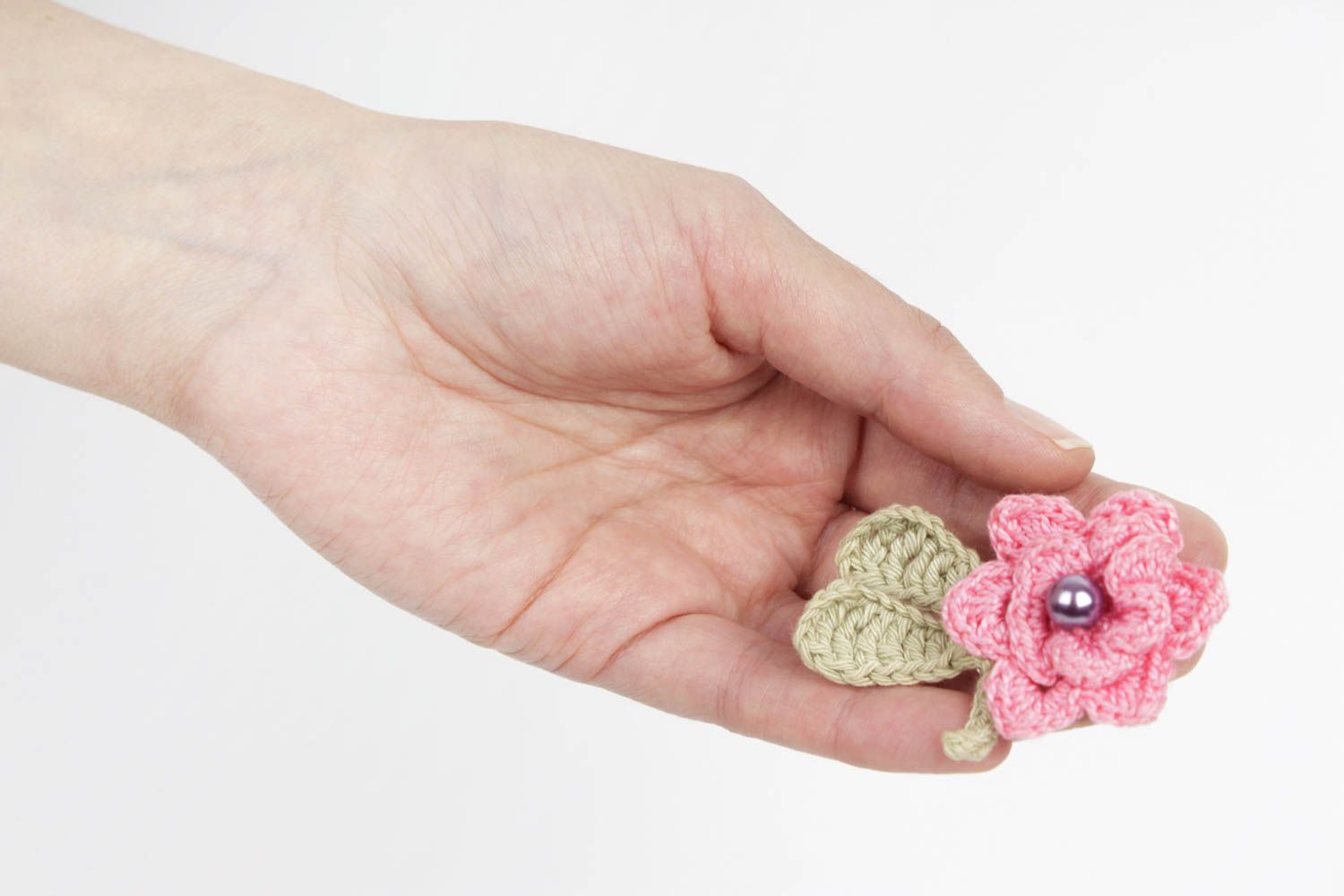 Broche fleur rose Bijou fait main tricot au crochet Cadeau femme original photo 2