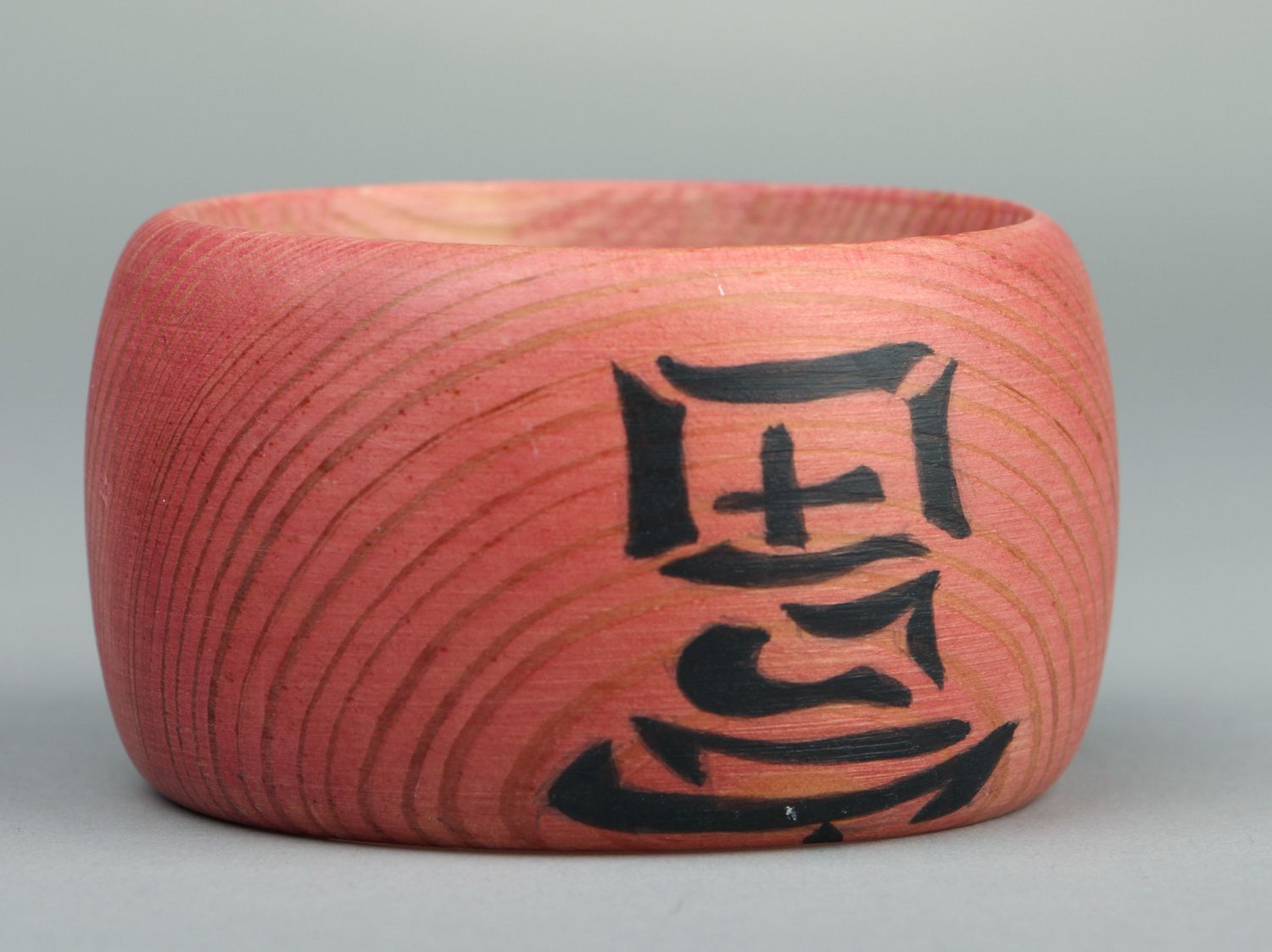 Браслет розового цвета с китайским иероглифом Богатство фото 2