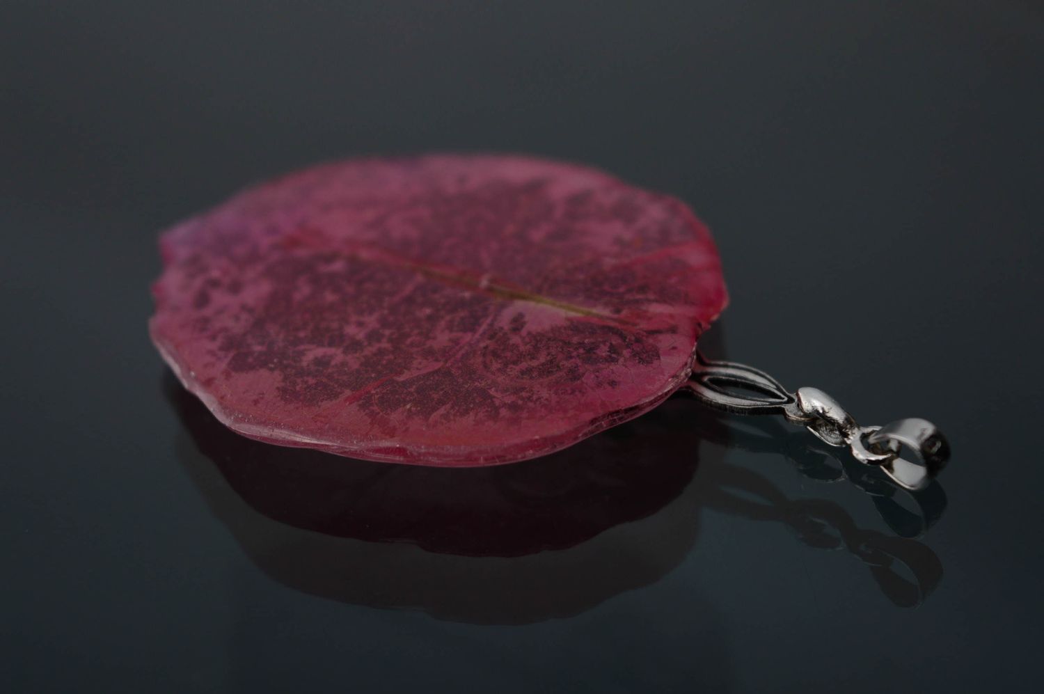 Pendant with natural plant coated with epoxy resin photo 5