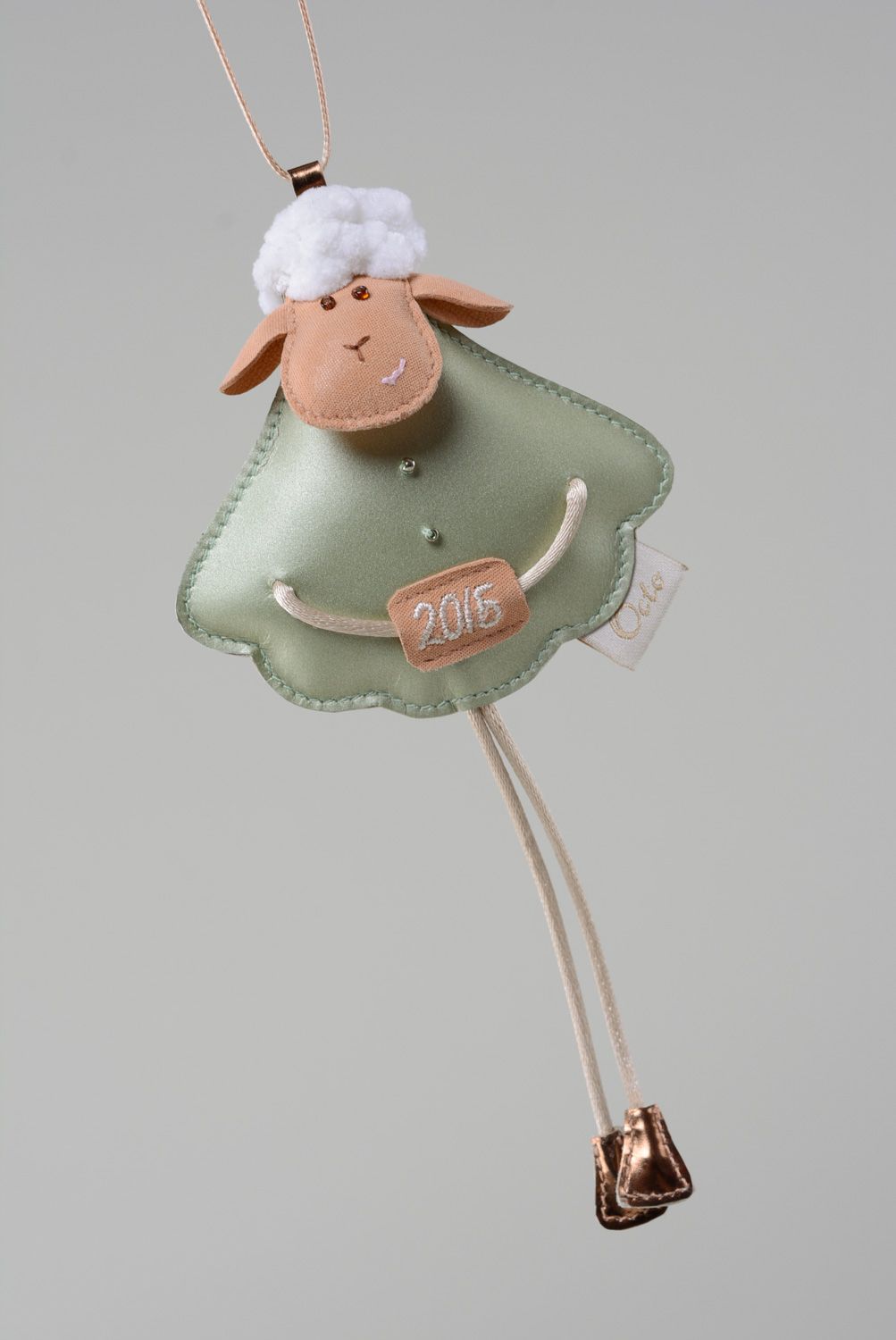 Leather bag charm in the shape of sheep photo 1