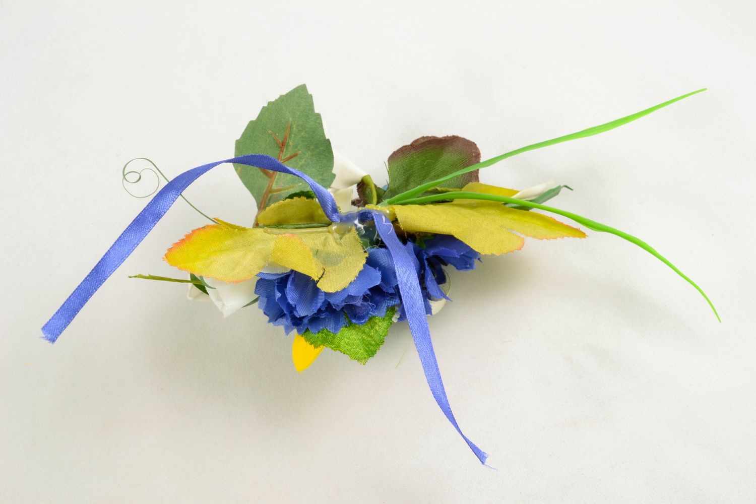 Fleurs artificielles faites main pour panier de Pâques boutonnière photo 5