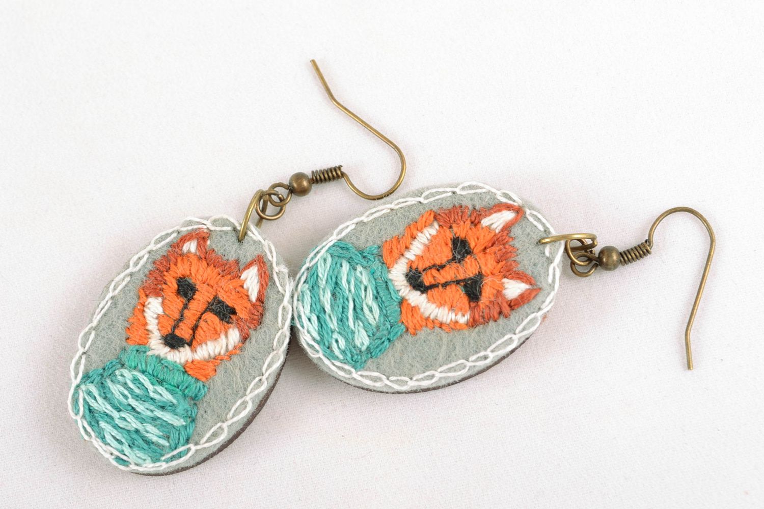 Wooden and felt earrings with satin stitch embroidery Foxes photo 3