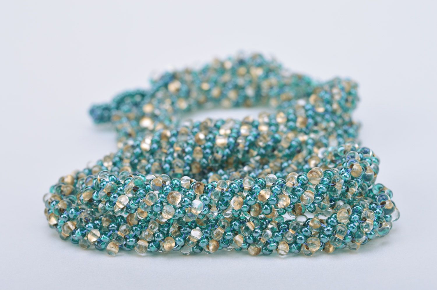 Colliers faits main originaux en perles de rocailles bleu et rouge tressés photo 5