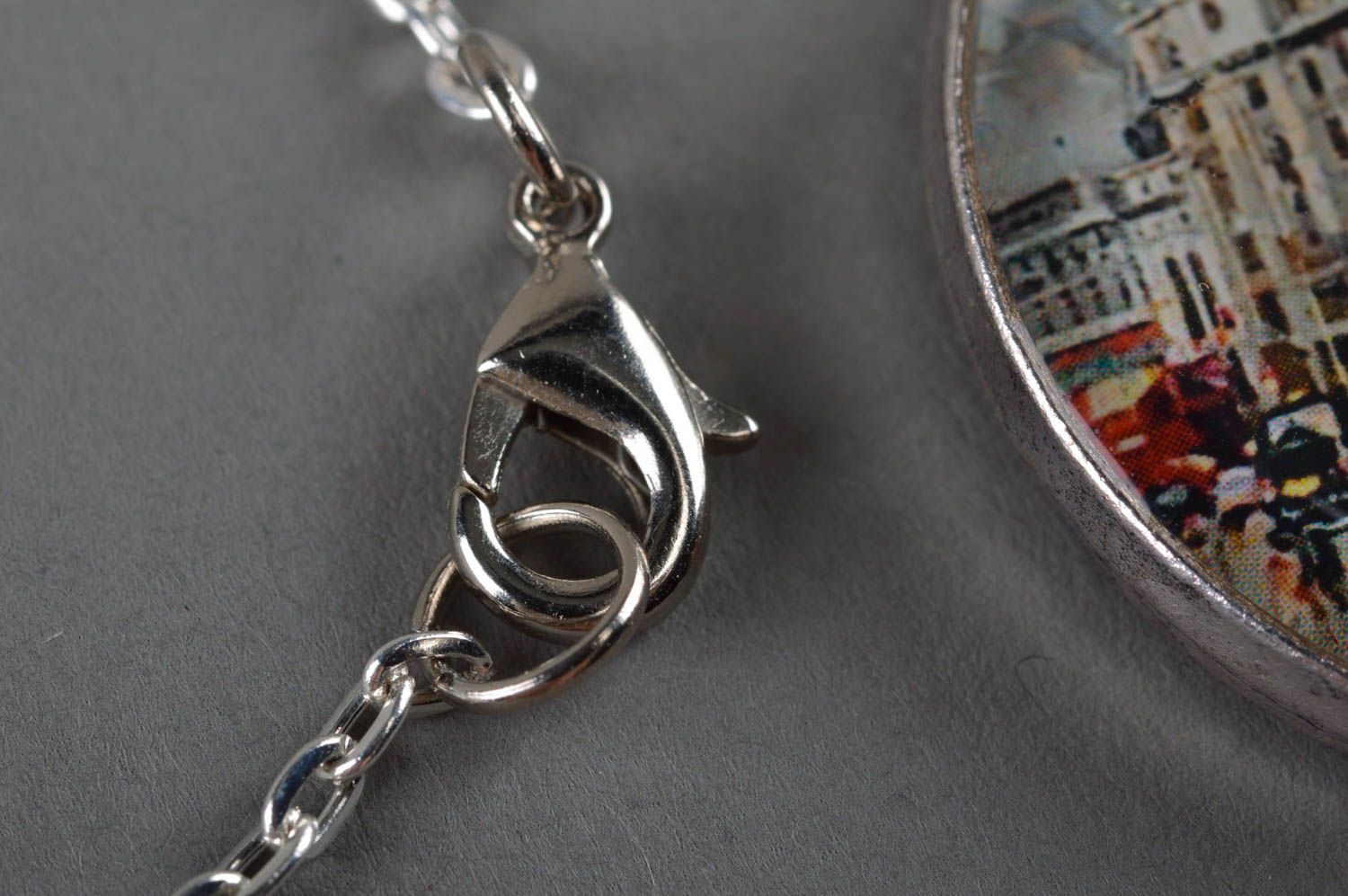 Handmade round decoupage neck pendant coated with epoxy London photo 3
