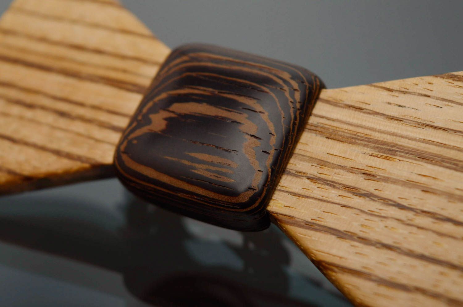 Handmade Fliege aus Holz Wenge foto 2