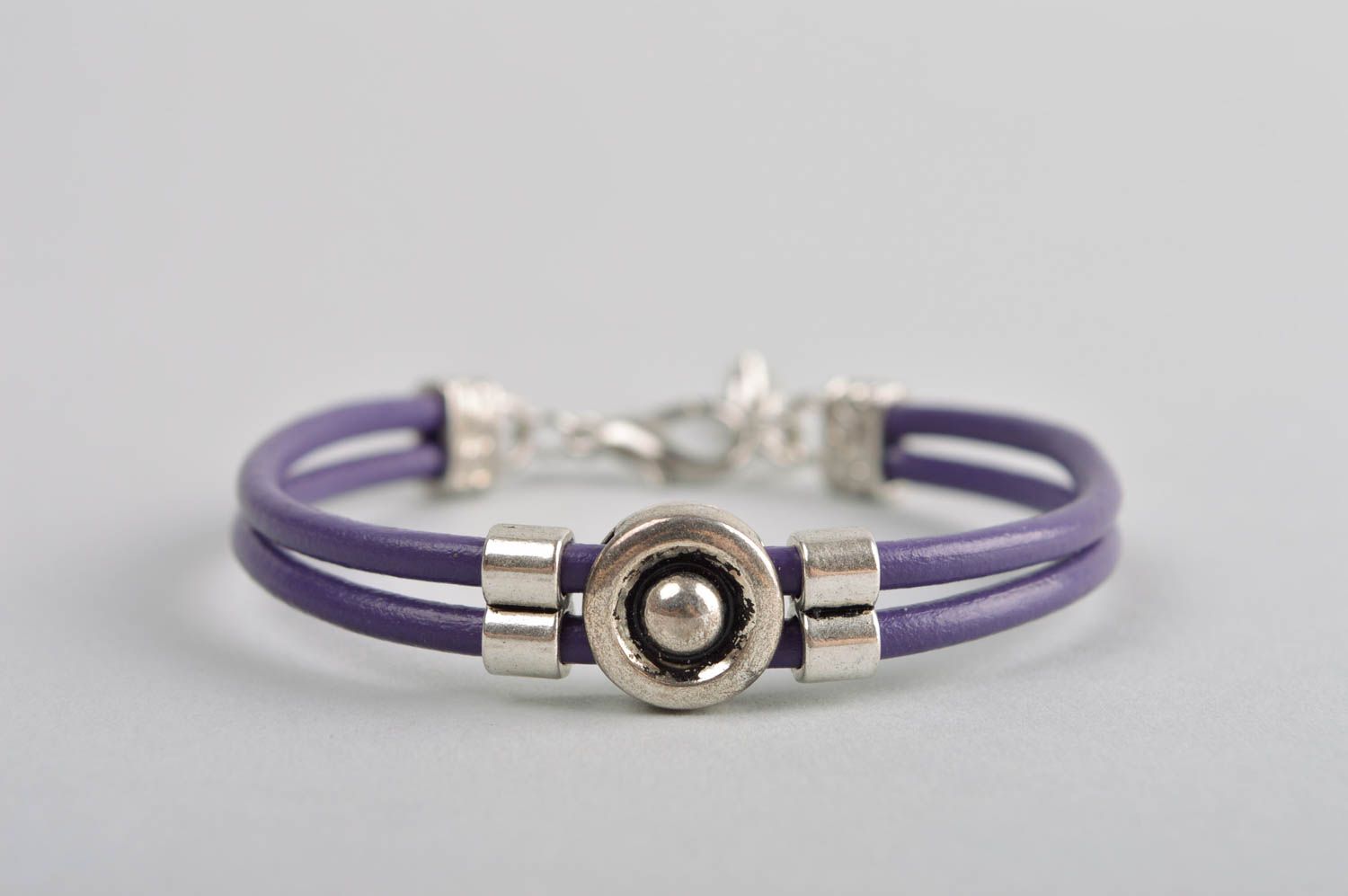 Bracelet en cuir design Bijou fait main original violet Accessoire femme photo 3