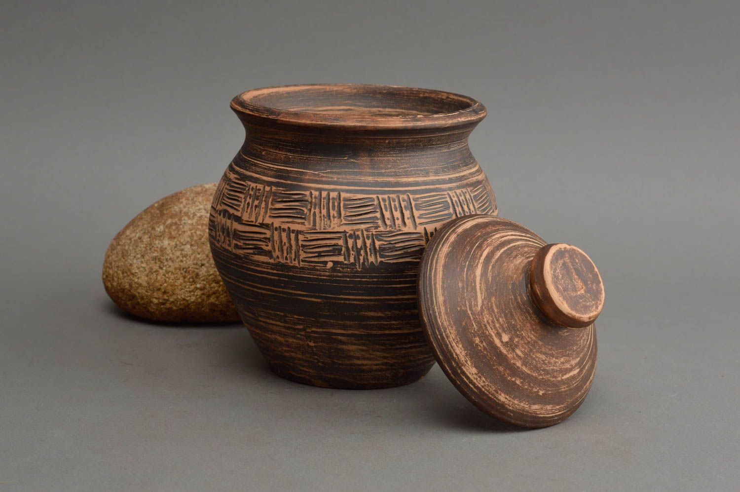 Cocotte pot en argile faite main avec couvercle vaisselle de créateur ethnique photo 1