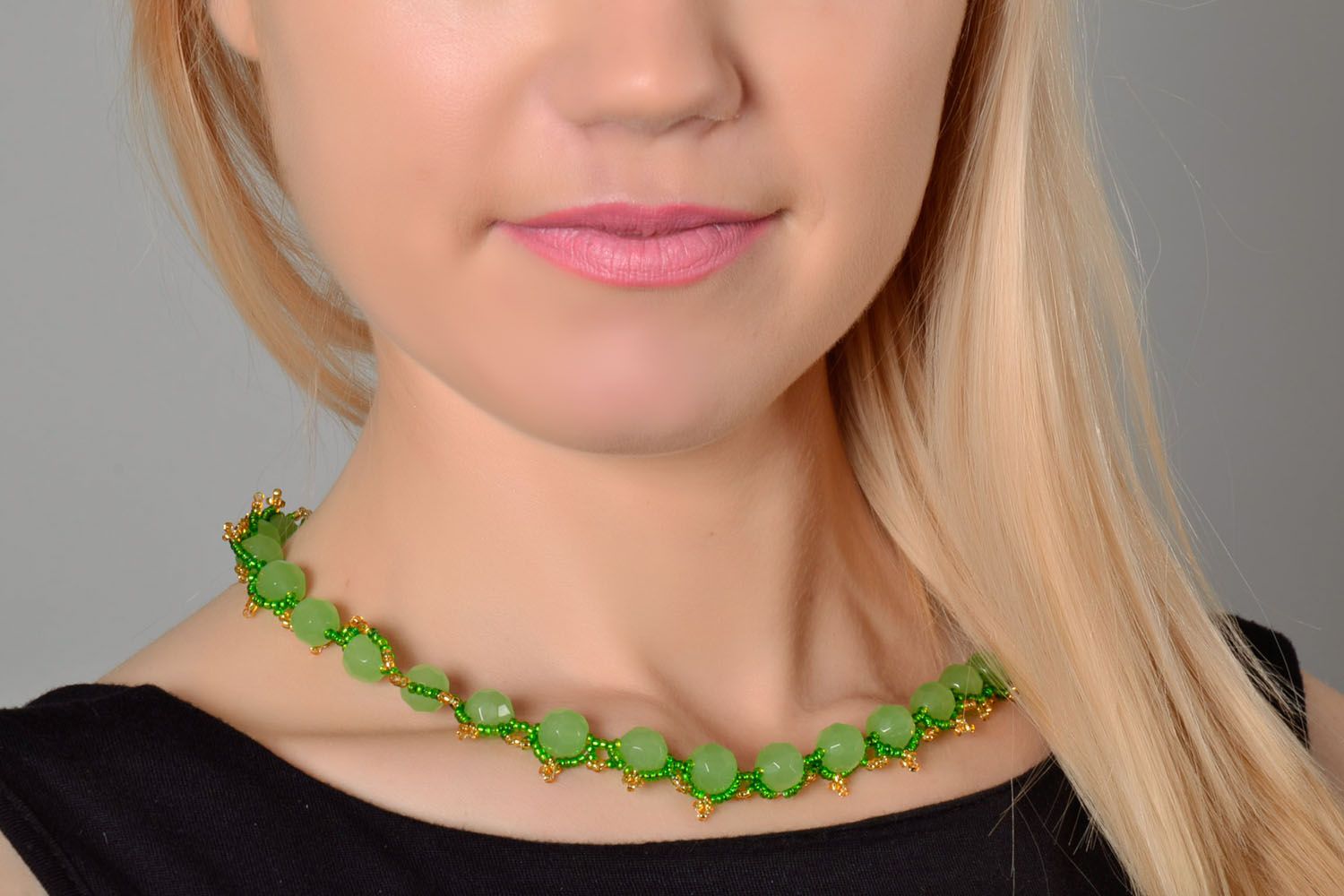 Grünes Collier aus böhmischen Perlen foto 1