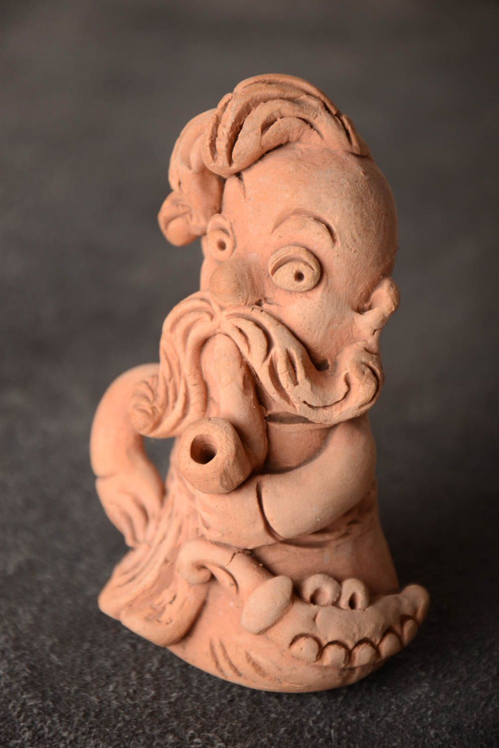 Kleine handgemachte originelle Deko Statuette aus Ton in Beige für Dekor foto 1