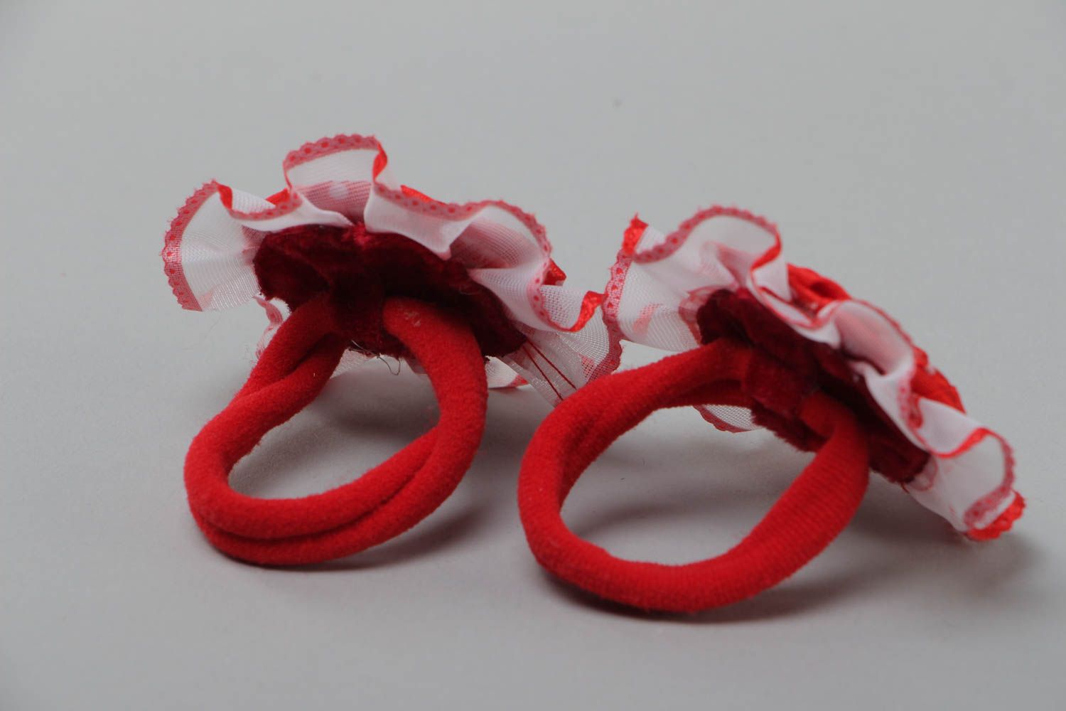 Deux élastiques cheveux en rubans de satin avec fleurs roses rouges originaux photo 4