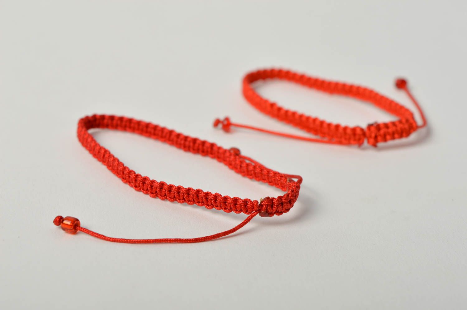 Bracelets textiles fils rouges Bijoux fait main Accessoires enfant 2 pièces photo 5