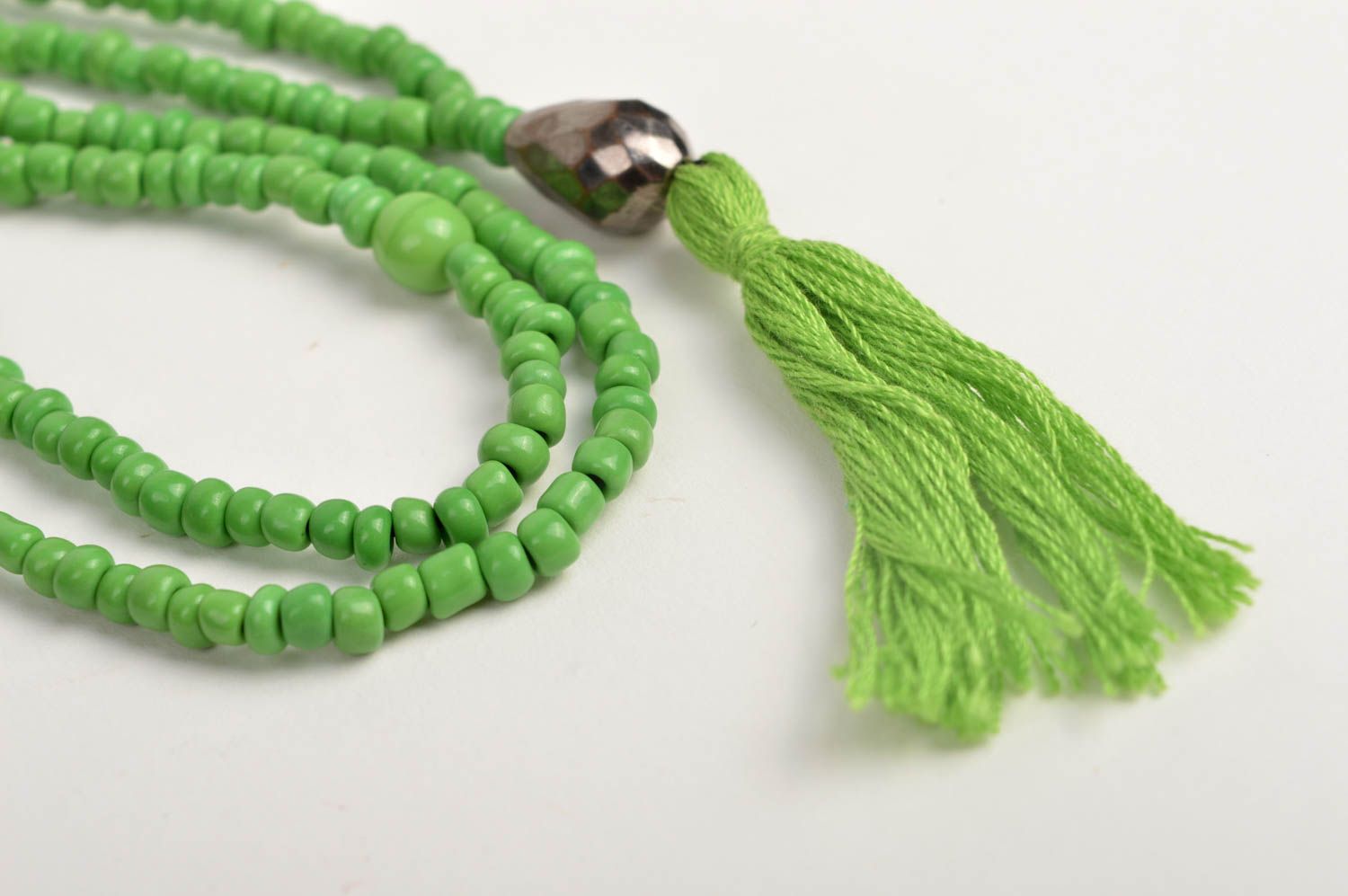 Кулон ручной работы украшение на шею украшение из бусин зеленая подвеска фото 4