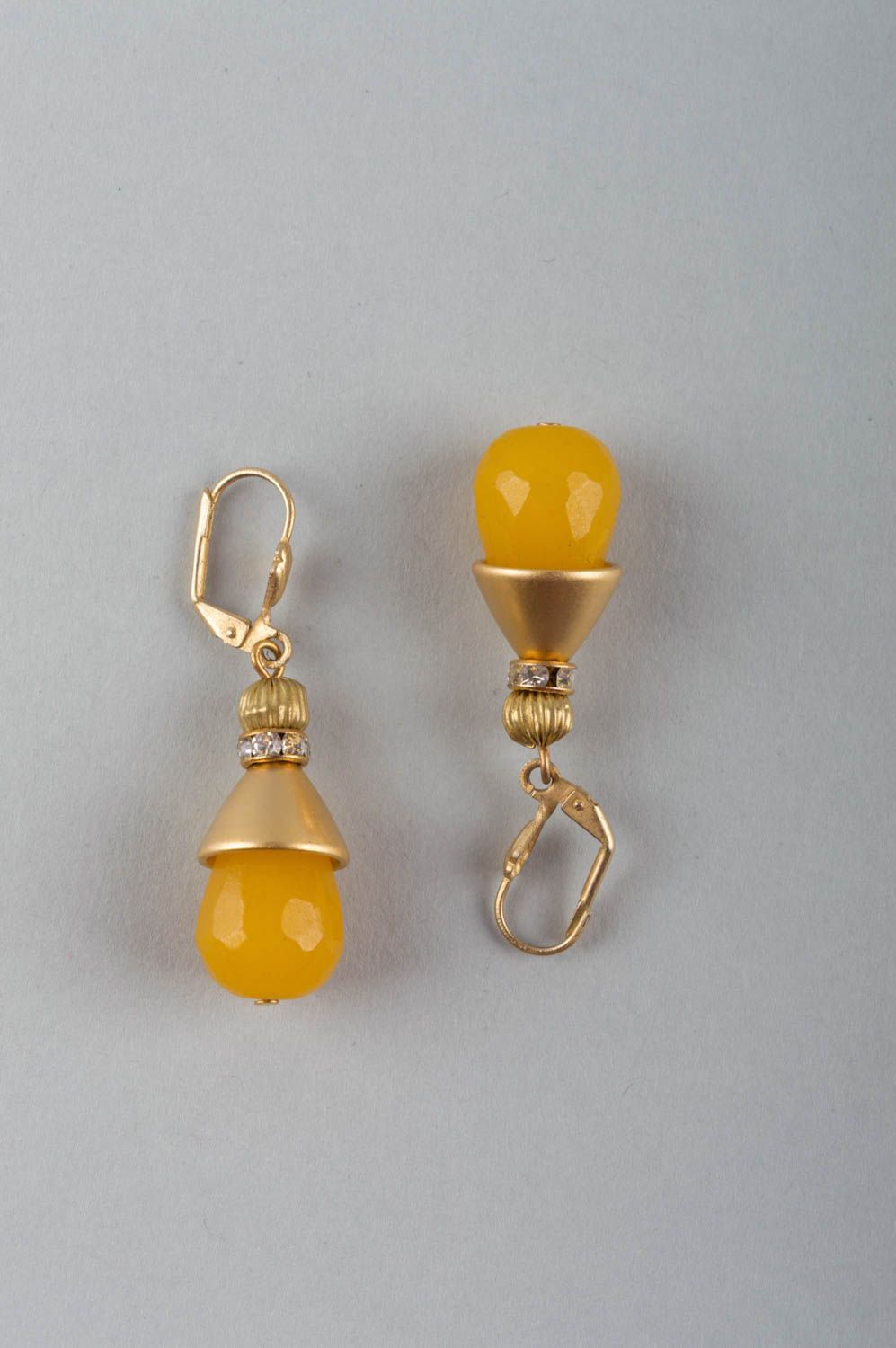 Серьги из натуральных камней с нефритом желтые латунные красивые ручной работы  фото 2