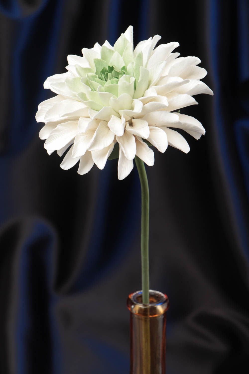 Цветок из японской полимерной глины ручной работы для дома белая хризантема фото 1