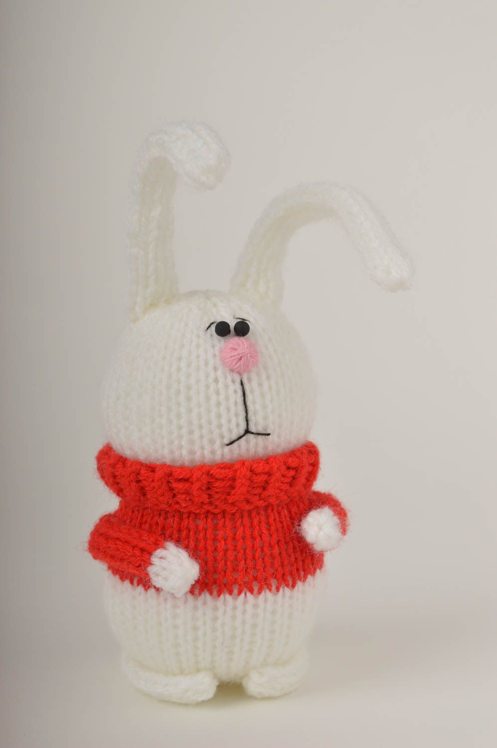 Мягкая игрушка ручной работы игрушка заяц в красном свитере детская игрушка фото 4