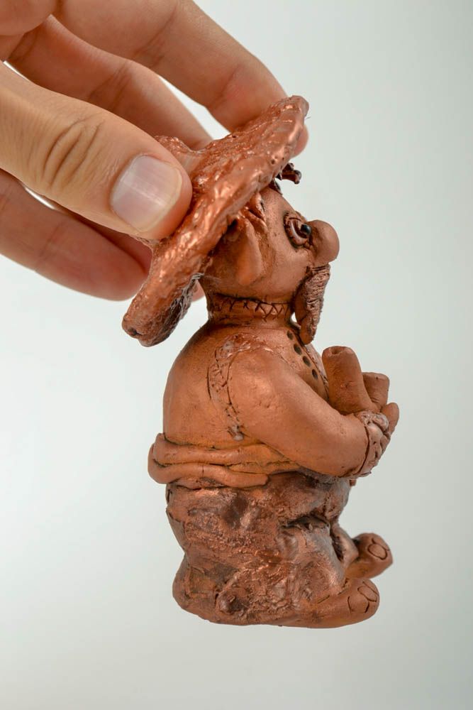 Statuetta uomo in argilla fatta a mano figurina decorativa in ceramica 
 foto 5